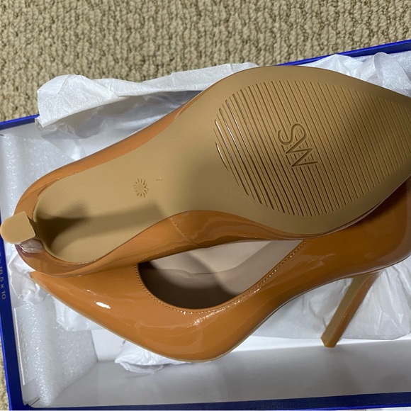 STUART WEITZMAN Dancer 95 Patent-leather Pumps In Camel